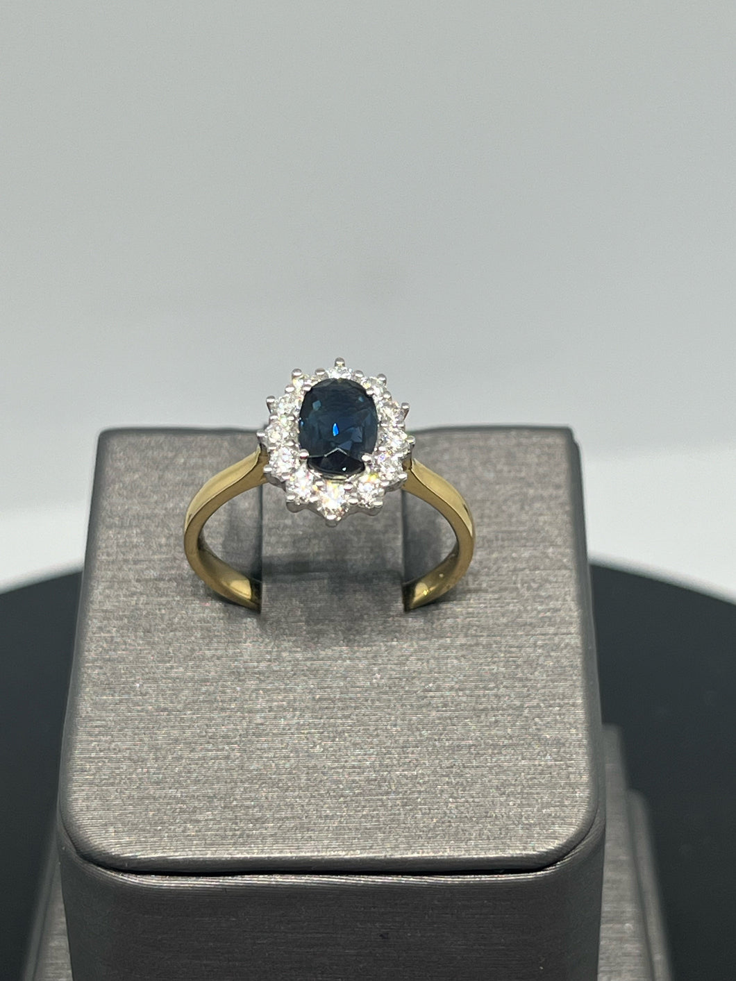 18ct Yellow Gold Sapphire and Diamond Cluster Diamond Ring