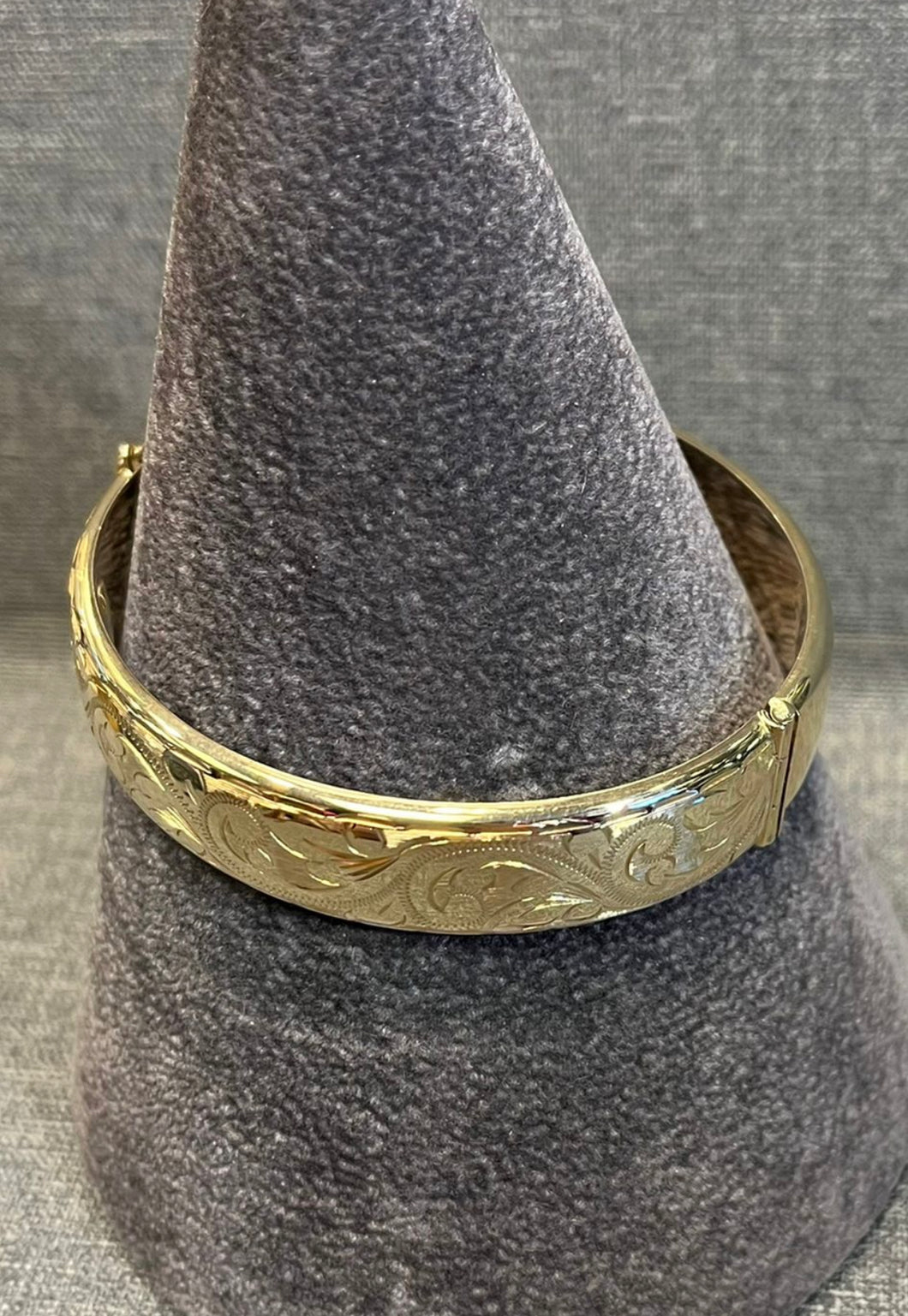 9ct Yellow Gold Hand Engraved Bangle