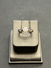 Load image into Gallery viewer, 18ct White Gold Diamond Ring
